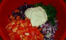 Салат из краснокочанной и цветной капусты